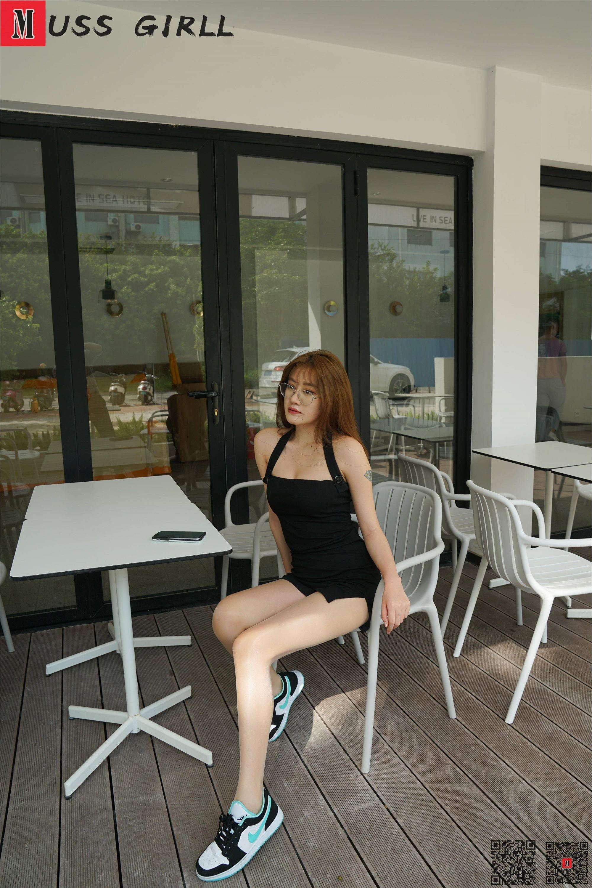 MussGirl慕丝女郎  NO.242-户外肉丝包臀裙